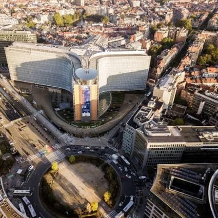 Comisia - 📸: Clădirea Berlaymont, sediul central al Comisiei Europene 🇪🇺 din Bruxelles 🇧🇪 | Facebook