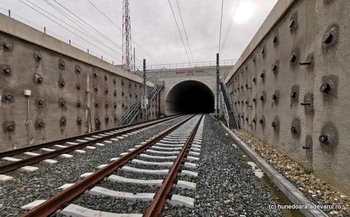 Cum a fost construit Tunelul Turdaş, cel mai spectaculos tunel feroviar din vestul României VIDEO | adevarul.ro