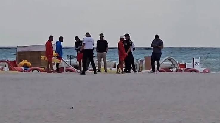 Plajă din Costinești evacuată de urgență după o descoperire suspectă în apă