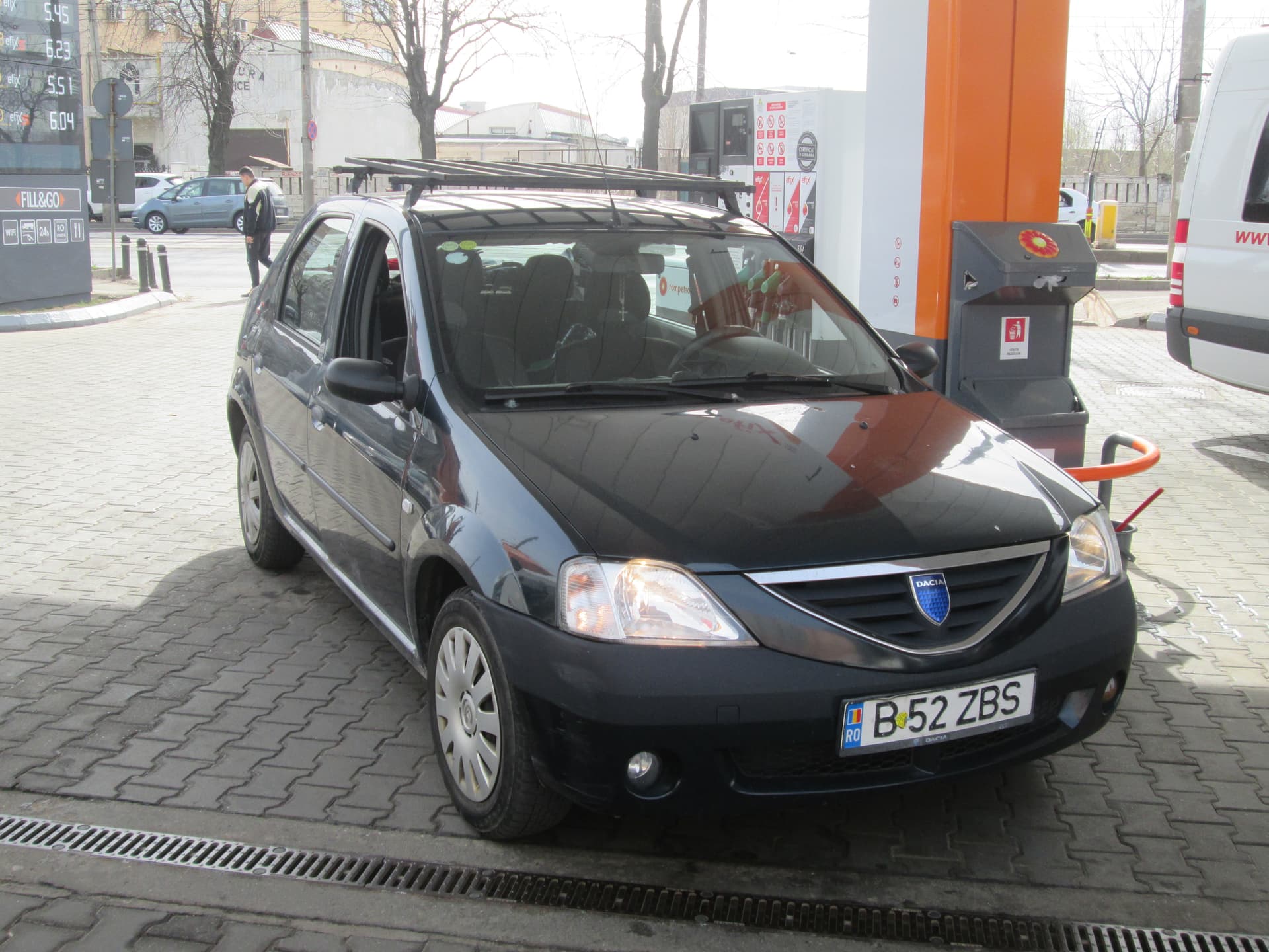 2006 Dacia Logan.jpg