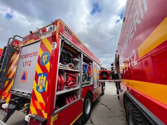 ISU Tulcea a primit două autospeciale pentru stingerea incendiilor (foto)