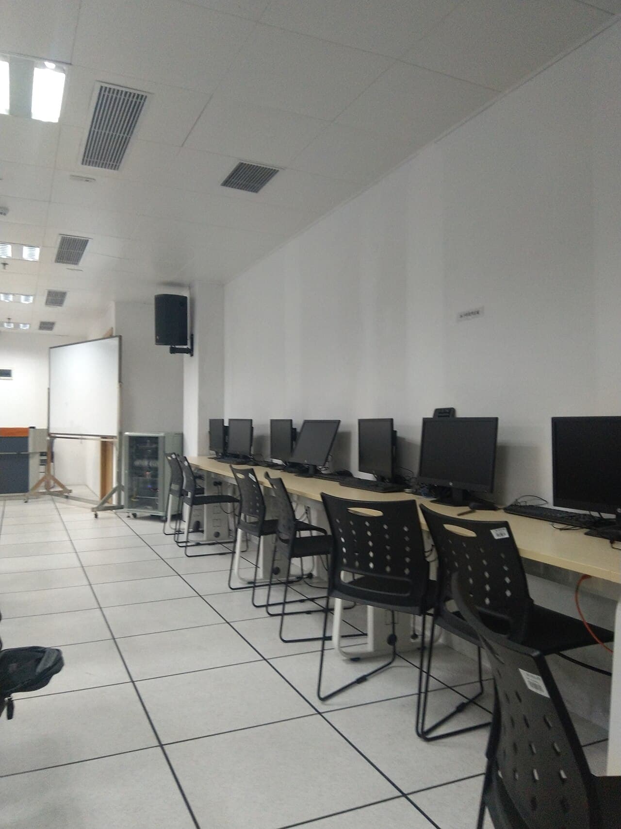 Computer room.jpg