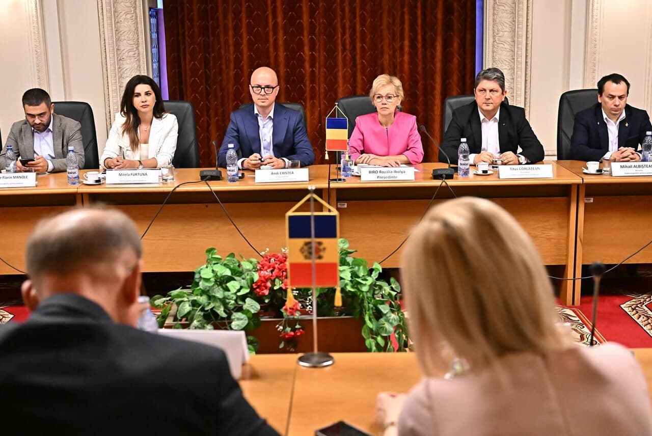 17 - 18.06.2024 - Vizita de lucru a membrilor Comisiei politică externă și integrare europeană la Parlamentul României - 53801819139.jpg