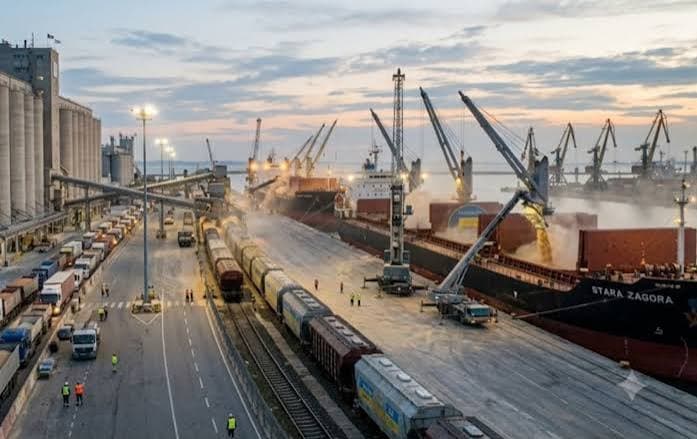 Războiul cerealelor: Portul Constanța duce greul exporturilor ucrainene, în timp ce Rusia încearcă să domine piața globală - TOMIS NEWS
