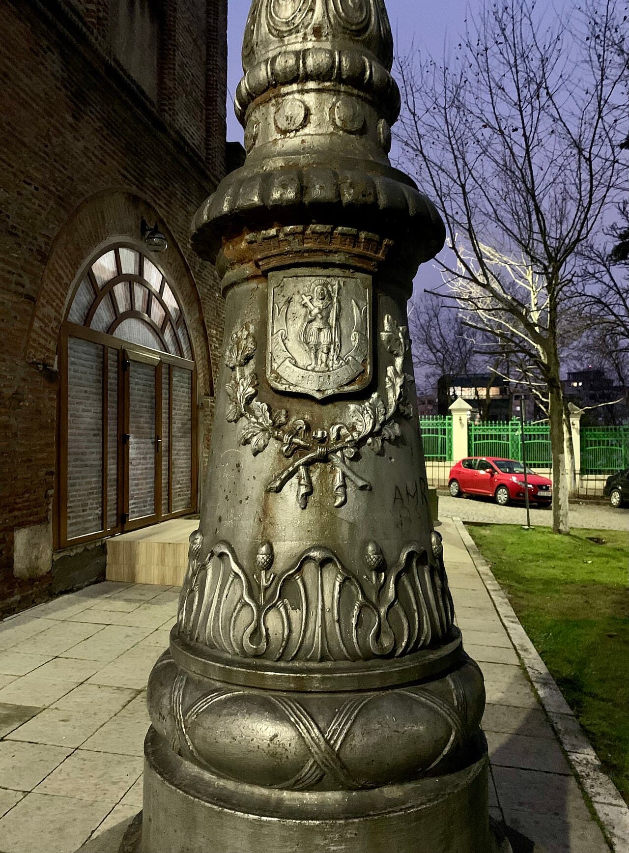 Base of a lighting pole on Dealul Mitropoliei in Bucharest, Romania (01).jpg