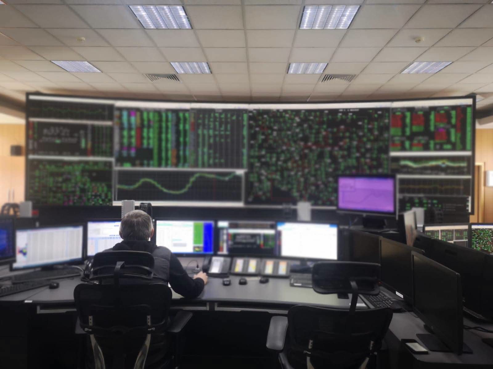 Criză energetică în România: Transelectrica va putea limita consumul marilor companii cu notificare de 24 de ore » Radio România Reșița