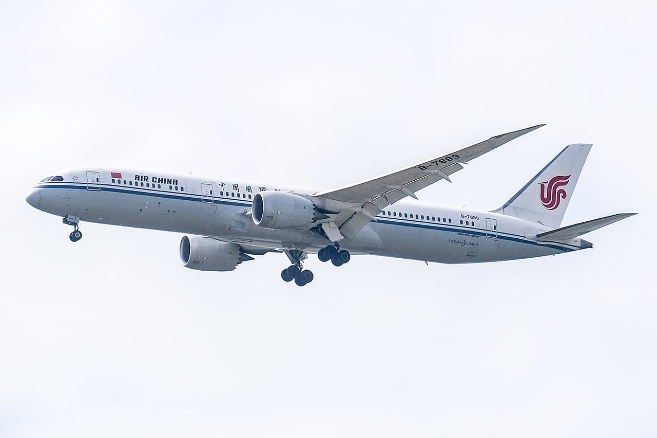 20231209 Boeing 787-9 of Air China (B-7899) at SZX.jpg