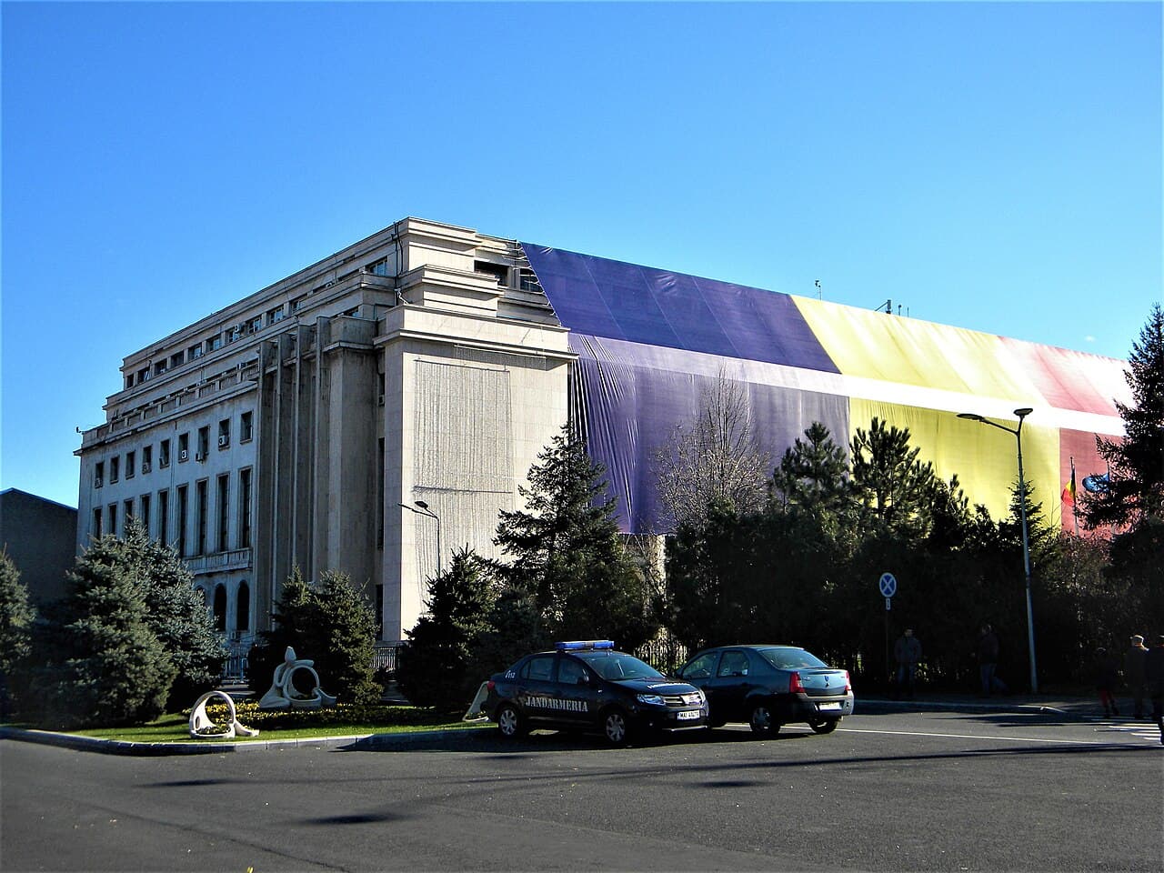 File:Bucuresti, Romania. PALATUL VICTORIA. (Sediul Guvernului Romaniei) 1. Dec. 2015 (exterior 5) (B-II-m-A-19877).jpg - Wikimedia Commons