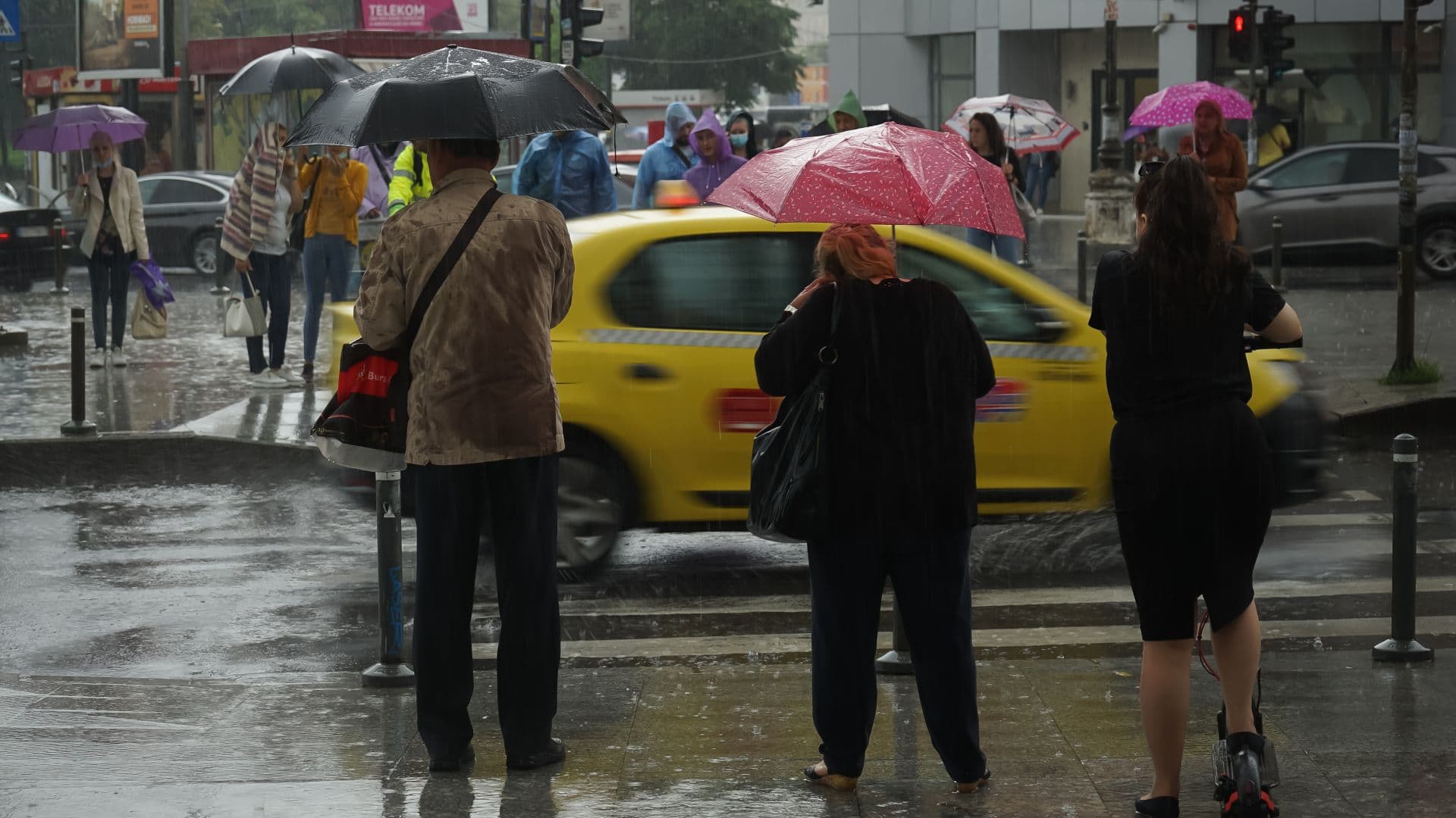 Canicula și furtunile lovesc România. Cod galben de vreme instabilă | HARTĂ - Știrile ProTV