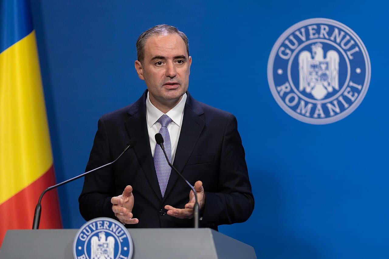 Reuniunea guvernamentală și ministrul finanțelor Alexandru Nazare.jpg
