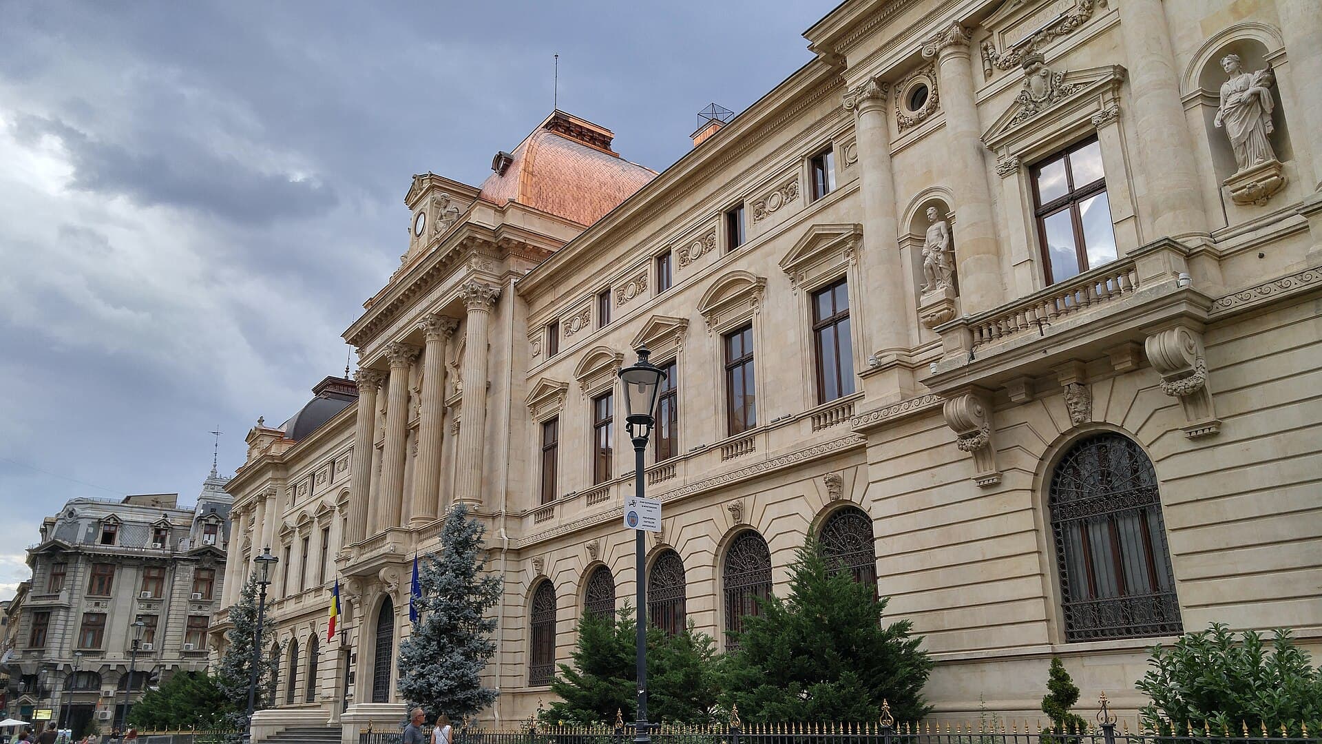 File:Banca Națională a României, corp vechi 20180911 163450 HDR.jpg - Wikimedia Commons