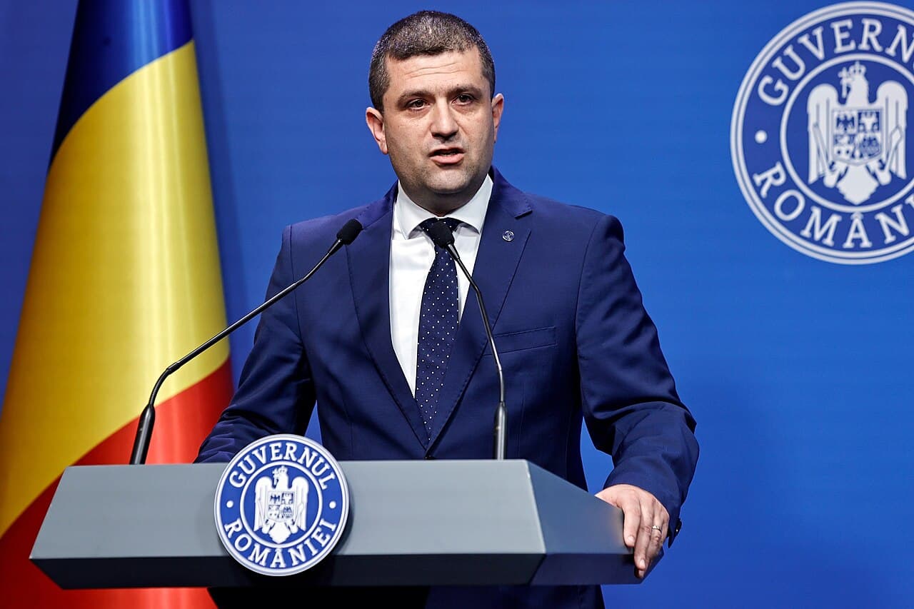 Conferință de presă susținută de ministrul Economiei, Radu Miruță.jpg
