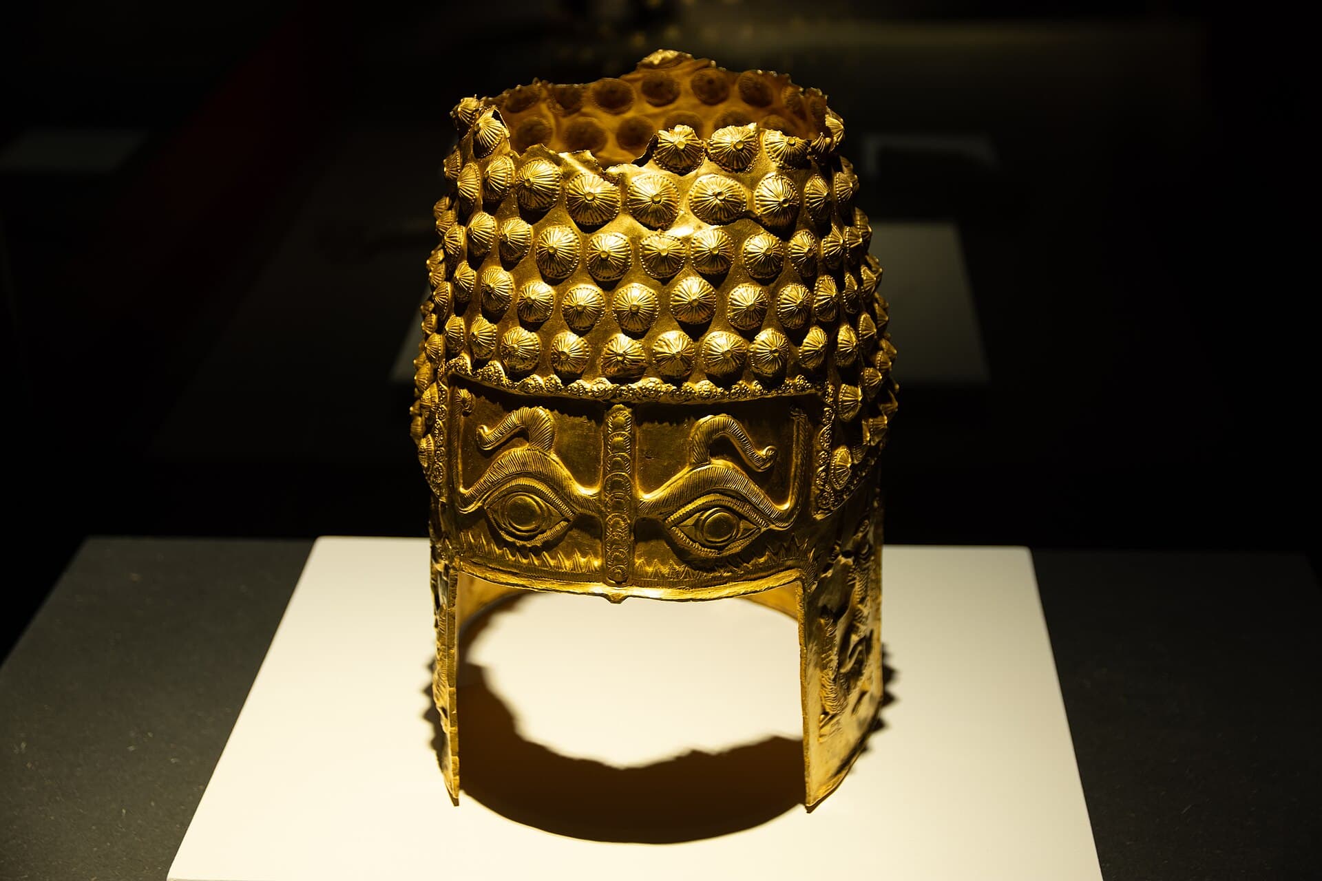 Helmet of Coțofenești 01.jpg