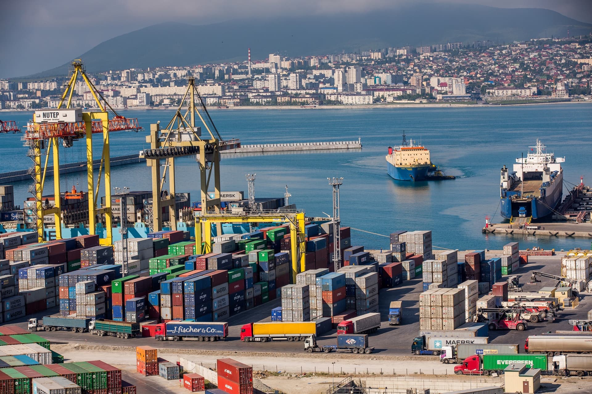 Free Images : sea, city, pier, vehicle, bay, harbor, port, infrastructure, crane, tugboat, container ship, freight transport, novorossiysk 1999x1333 - - 948515 - Free stock photos - PxHere