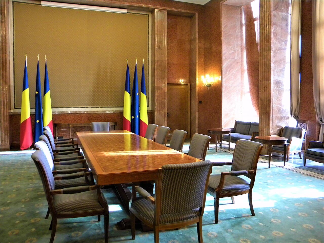 File:Bucuresti, Romania. PALATUL VICTORIA. (Sediul Guvernului Romaniei) 1. Dec. 2015 (interior, detaliu 12)(B-II-m-A-19877).jpg - Wikimedia Commons