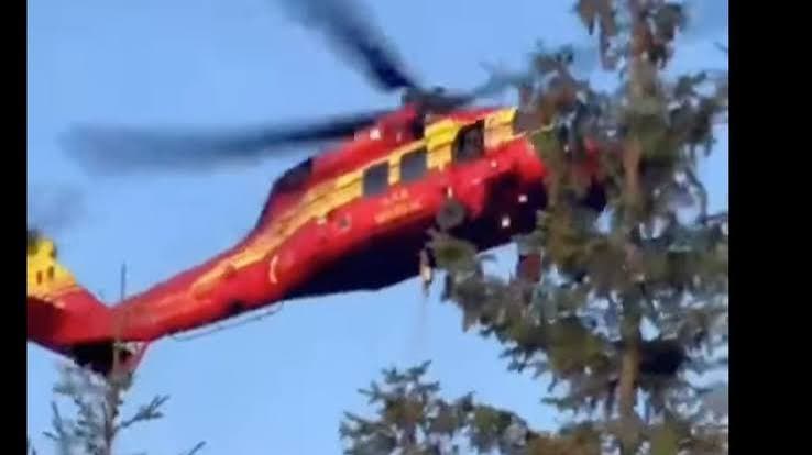 Două elicoptere ale Inspectoratului General de Aviaţie intervin la Băile Herculane pentru stingerea unui incendiu de litieră şi fond forestier