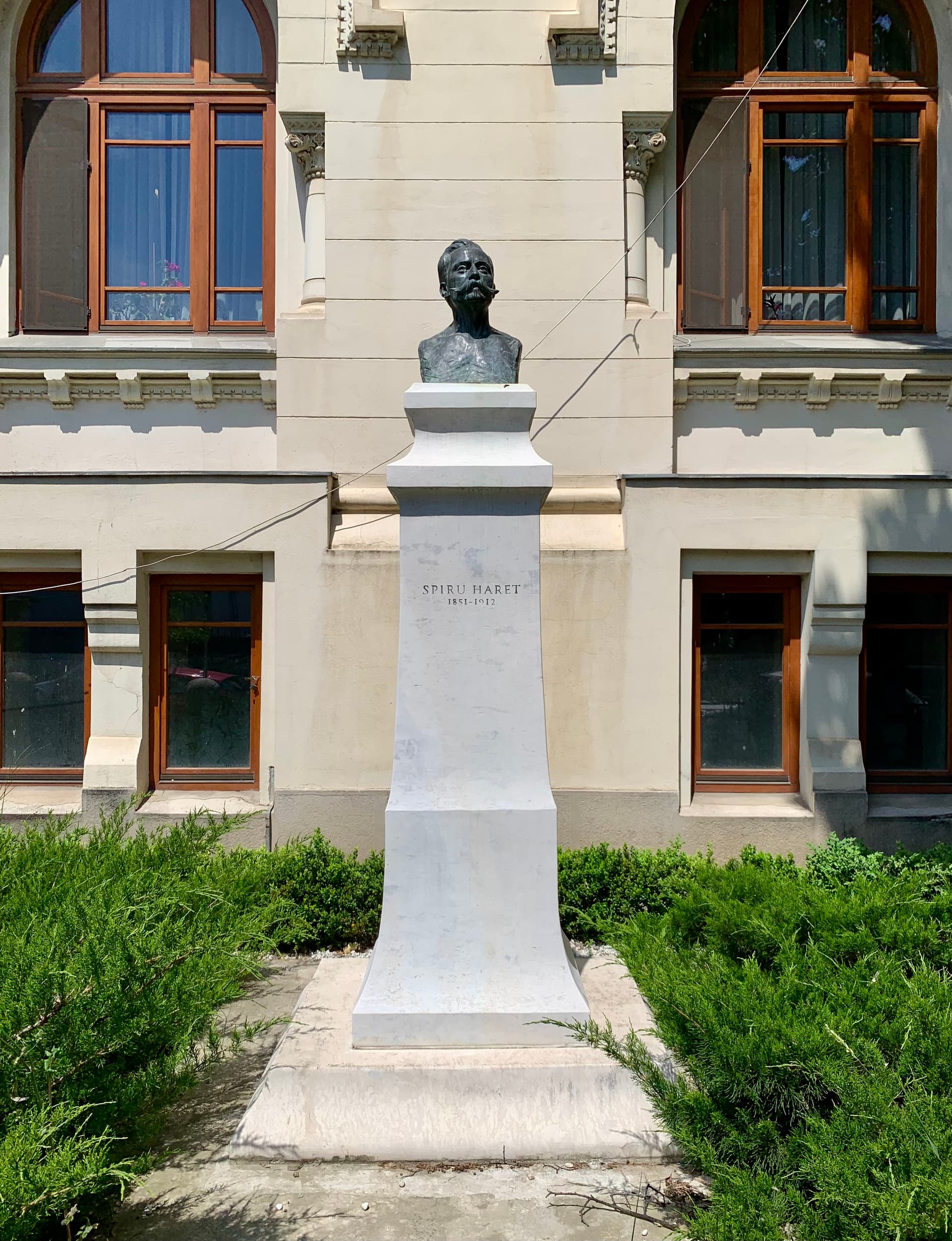 Bust of Spiru Haret in the garden of the Ministry of Education in Bucharest, on Strada General Henri Mathias Berthelot (01).jpg