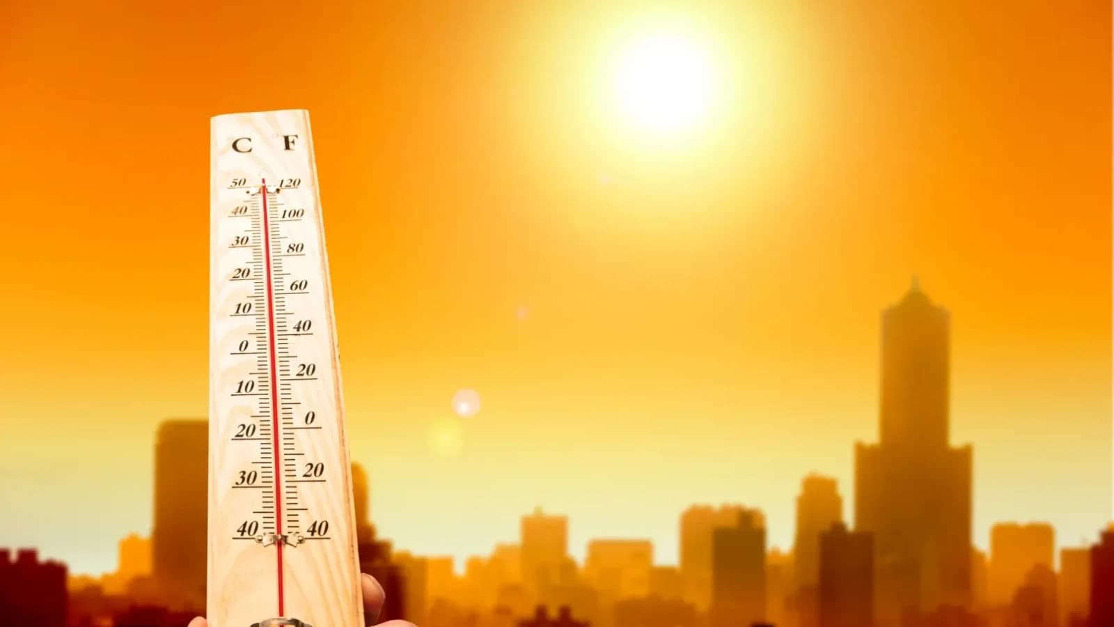 ANM a prelungit codul roșu de caniculă până vineri și anunță furtuni